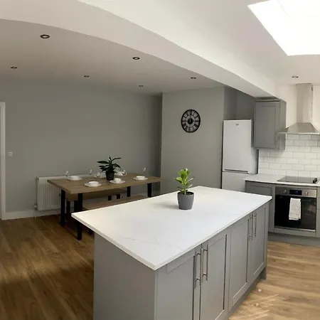 بيت للعطل Gateway Getaway In Horsforth Sleeps 7