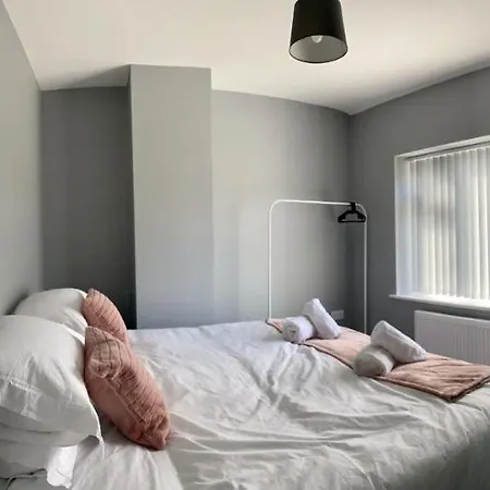 Gateway Getaway In Horsforth Sleeps 7 * Лідс