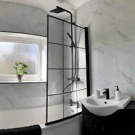 بيت للعطل Gateway Getaway In Horsforth Sleeps 7 *