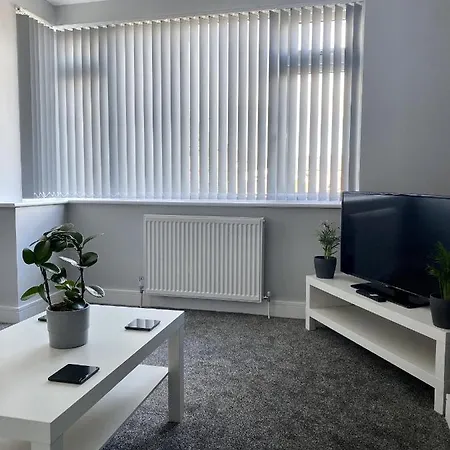 Gateway Getaway In Horsforth Sleeps 7 * Leeds (West Yorkshire)