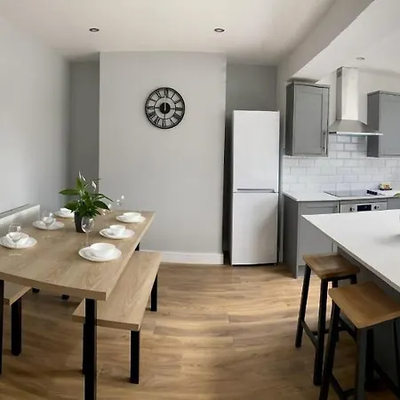 Tatil Evi Gateway Getaway In Horsforth Sleeps 7