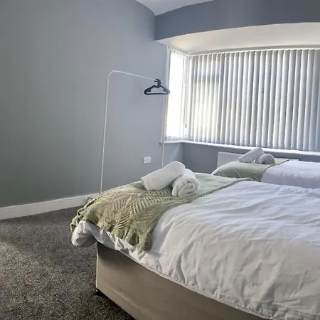 Gateway Getaway In Horsforth Sleeps 7 * Leeds (West Yorkshire)