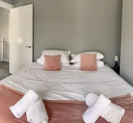 Gateway Getaway In Horsforth Sleeps 7 Tatil Evi *